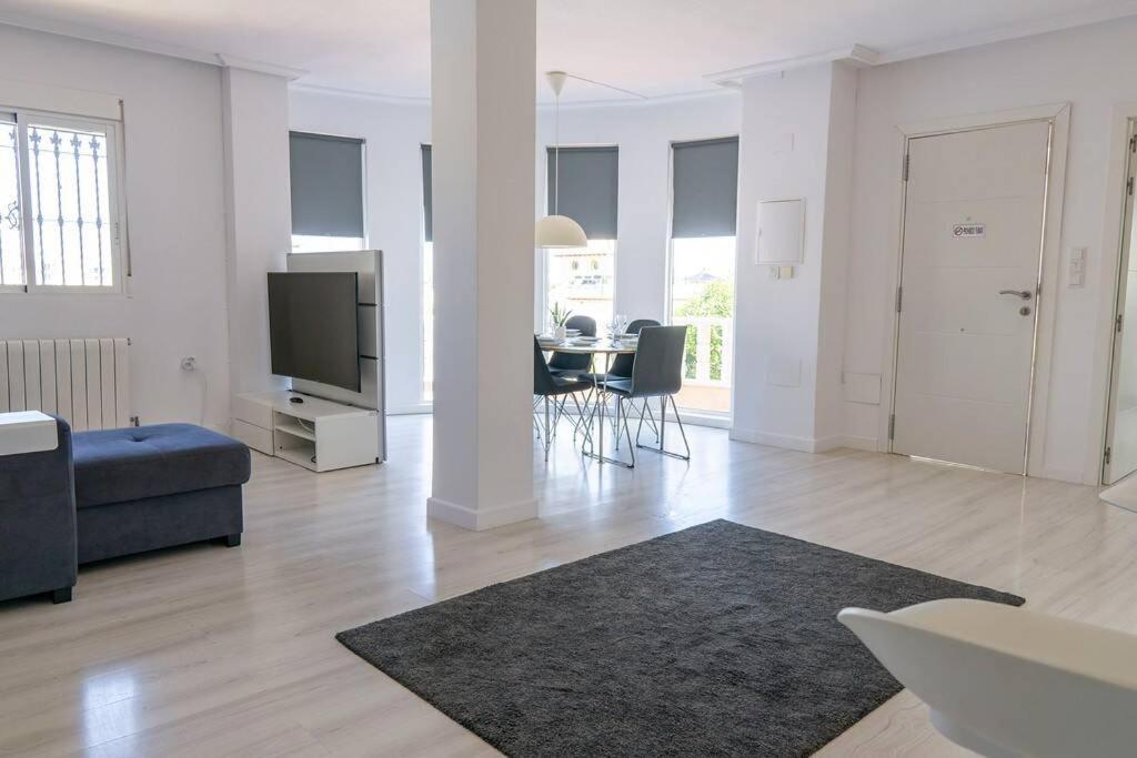Casa Lilly-Rose, A Beautiful 3 Bedroom Detached Villa A Short Walk To The Villamartin Plaza & Golf Course Exterior foto